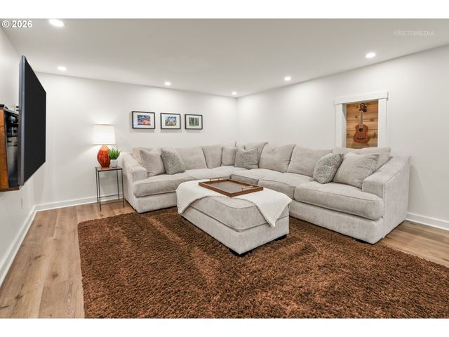 4005 Ne HASSALO St, Portland, OR 97232
