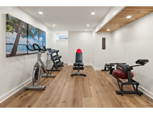 4005 Ne HASSALO St, Portland, OR 97232