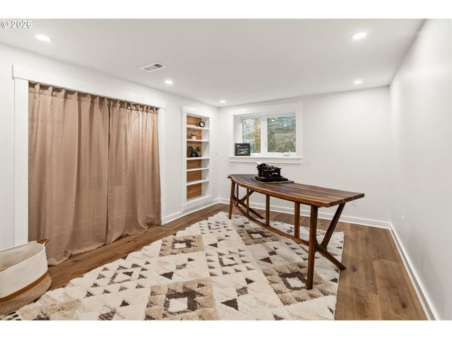 4005 Ne HASSALO St, Portland, OR 97232