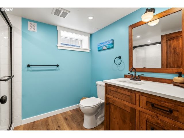 4005 Ne HASSALO St, Portland, OR 97232