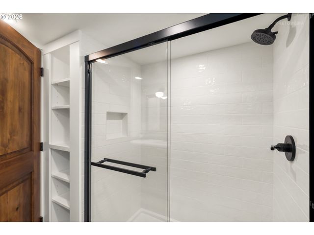 4005 Ne HASSALO St, Portland, OR 97232