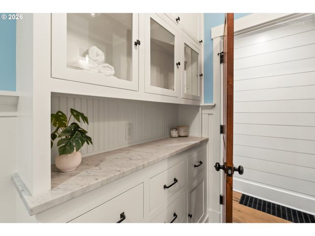 4005 Ne HASSALO St, Portland, OR 97232