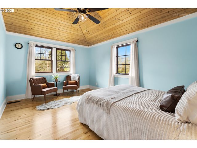 4005 Ne HASSALO St, Portland, OR 97232