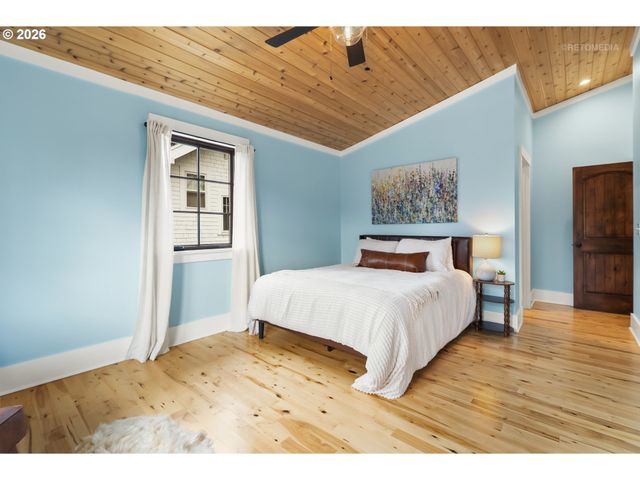 4005 Ne HASSALO St, Portland, OR 97232