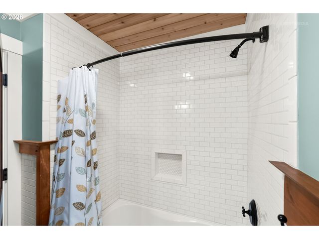 4005 Ne HASSALO St, Portland, OR 97232