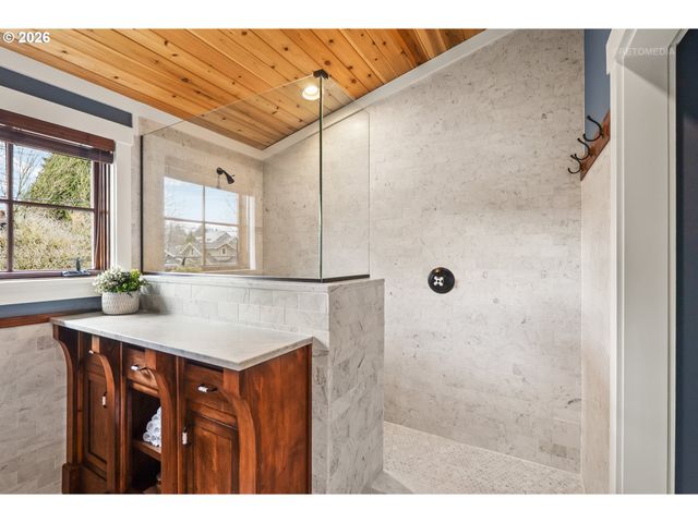 4005 Ne HASSALO St, Portland, OR 97232