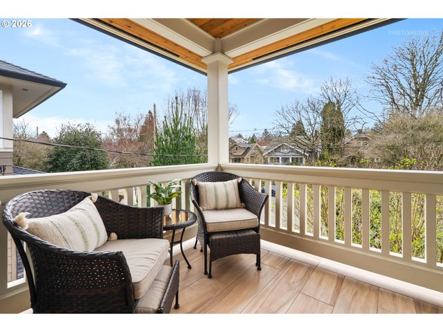 4005 Ne HASSALO St, Portland, OR 97232