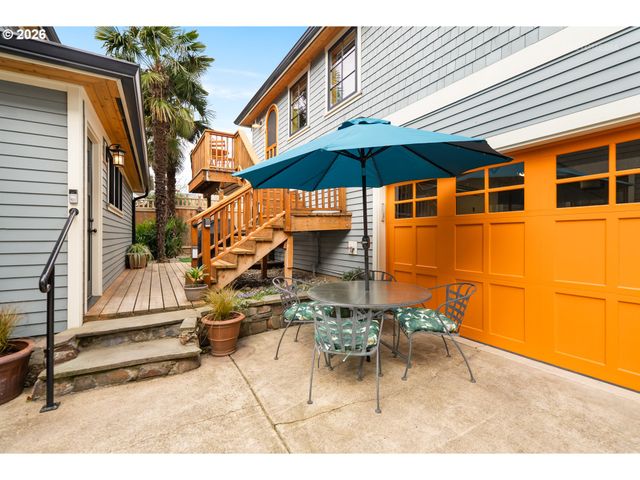 4005 Ne HASSALO St, Portland, OR 97232