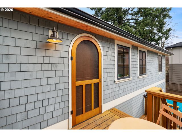 4005 Ne HASSALO St, Portland, OR 97232