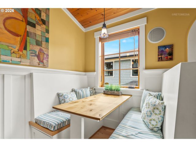 4005 Ne HASSALO St, Portland, OR 97232