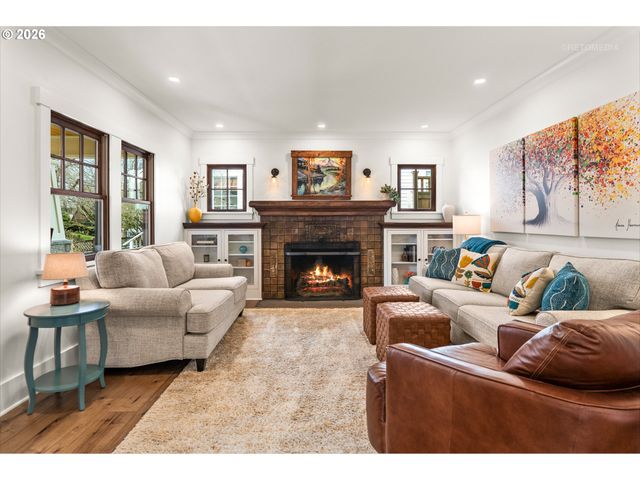 4005 Ne HASSALO St, Portland, OR 97232