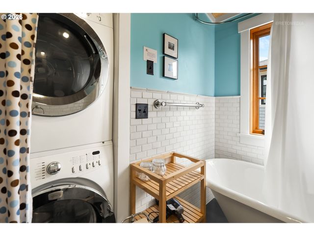 4005 Ne HASSALO St, Portland, OR 97232
