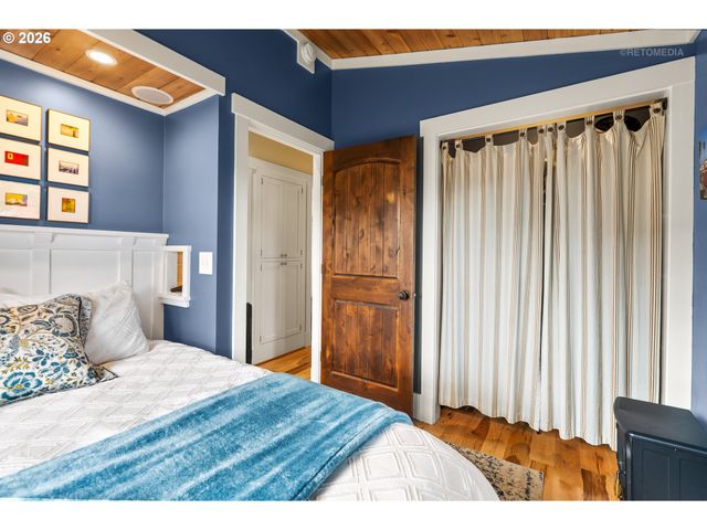 4005 Ne HASSALO St, Portland, OR 97232