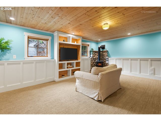 4005 Ne HASSALO St, Portland, OR 97232