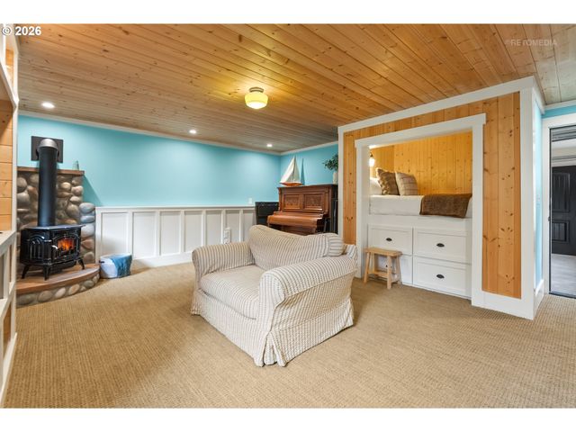 4005 Ne HASSALO St, Portland, OR 97232