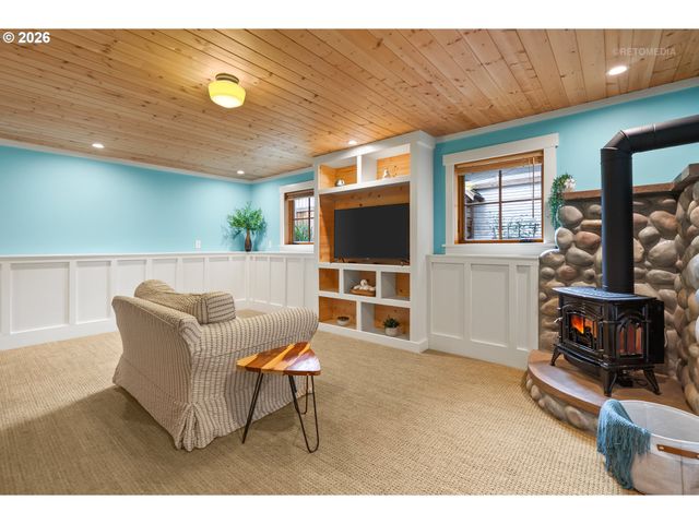 4005 Ne HASSALO St, Portland, OR 97232