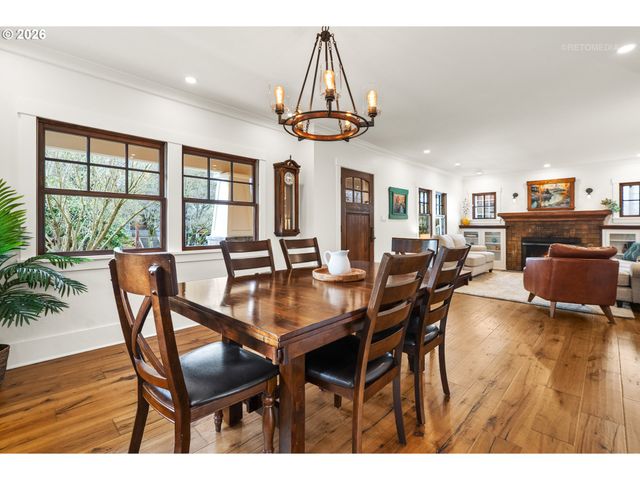 4005 Ne HASSALO St, Portland, OR 97232