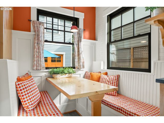 4005 Ne HASSALO St, Portland, OR 97232