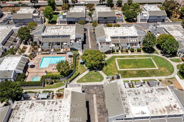 18692 Maplewood Cir, Huntington Beach, CA 92646