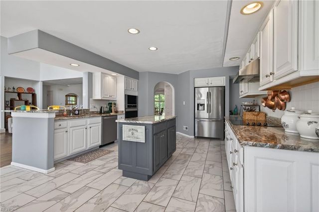304 Wellington CIR, Smithfield, VA 23430