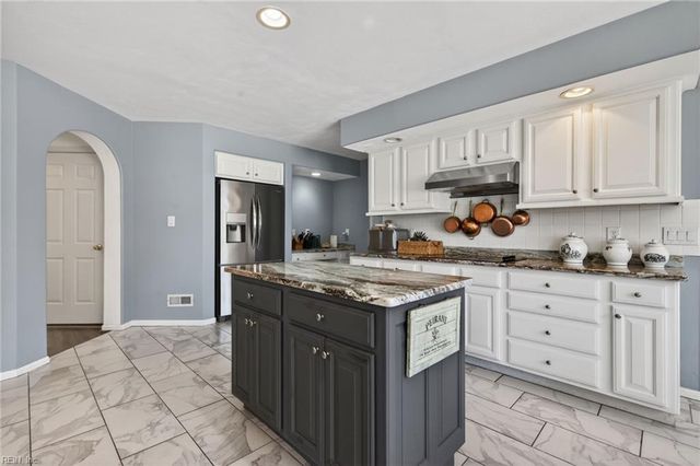 304 Wellington CIR, Smithfield, VA 23430