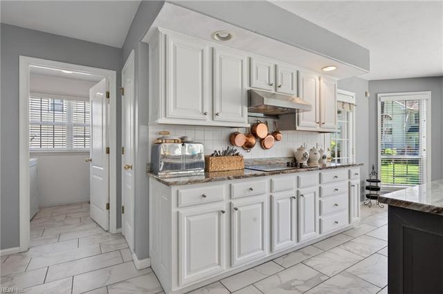 304 Wellington CIR, Smithfield, VA 23430