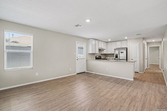5426 Daphne Path, San Antonio, TX 78253