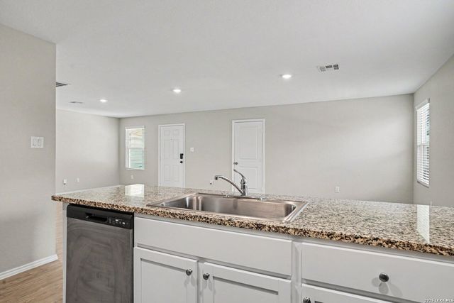 5426 Daphne Path, San Antonio, TX 78253