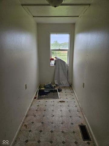 10731 Newport Road, Bowling Green, IN 47833
