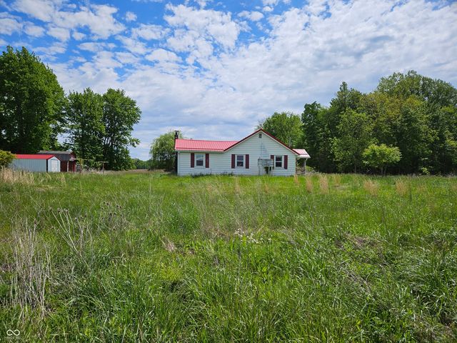 10731 Newport Road, Bowling Green, IN 47833