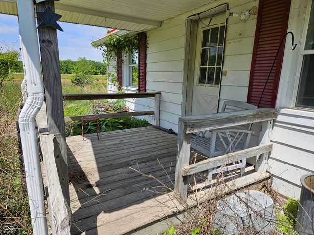 10731 Newport Road, Bowling Green, IN 47833