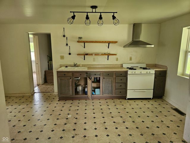 10731 Newport Road, Bowling Green, IN 47833