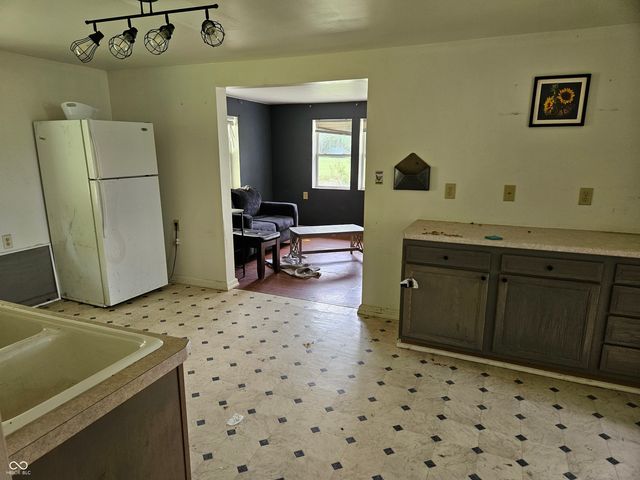 10731 Newport Road, Bowling Green, IN 47833