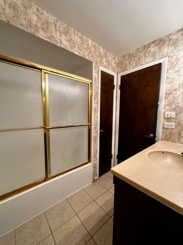 15804 Terrace Drive 1W, Oak Forest, IL 60452