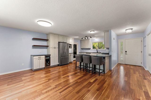 11005 Hyland Terrace, Eden Prairie, MN 55344