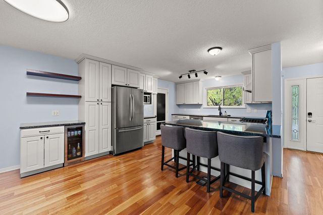 11005 Hyland Terrace, Eden Prairie, MN 55344