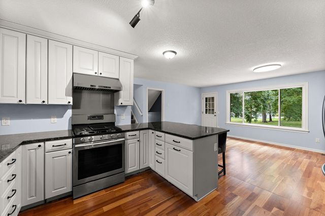 11005 Hyland Terrace, Eden Prairie, MN 55344