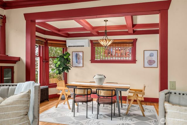 4511 1st Avenue NE, Seattle, WA 98105