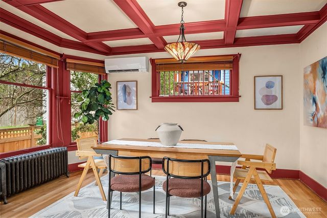 4511 1st Avenue NE, Seattle, WA 98105