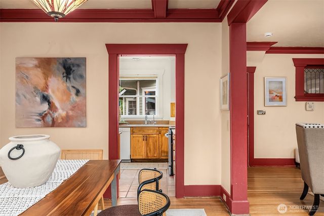 4511 1st Avenue NE, Seattle, WA 98105