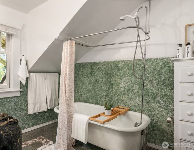 4511 1st Avenue NE, Seattle, WA 98105