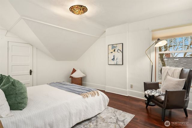 4511 1st Avenue NE, Seattle, WA 98105