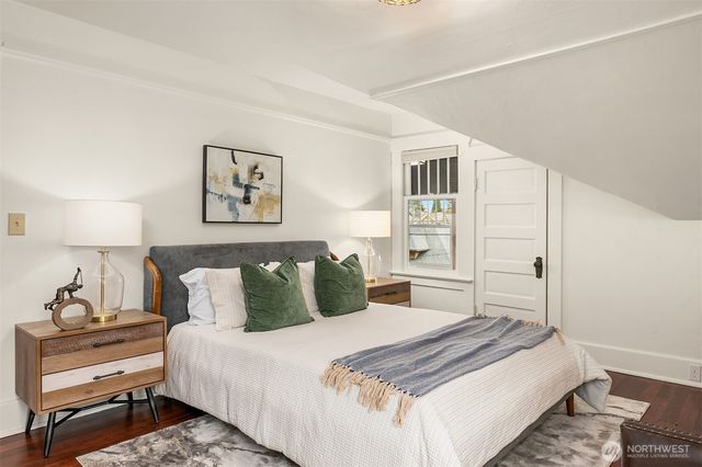 4511 1st Avenue NE, Seattle, WA 98105