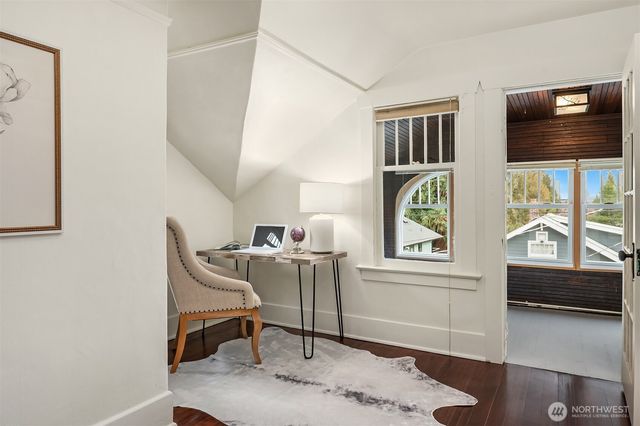 4511 1st Avenue NE, Seattle, WA 98105