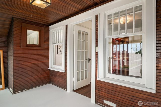 4511 1st Avenue NE, Seattle, WA 98105