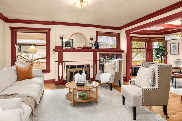 4511 1st Avenue NE, Seattle, WA 98105