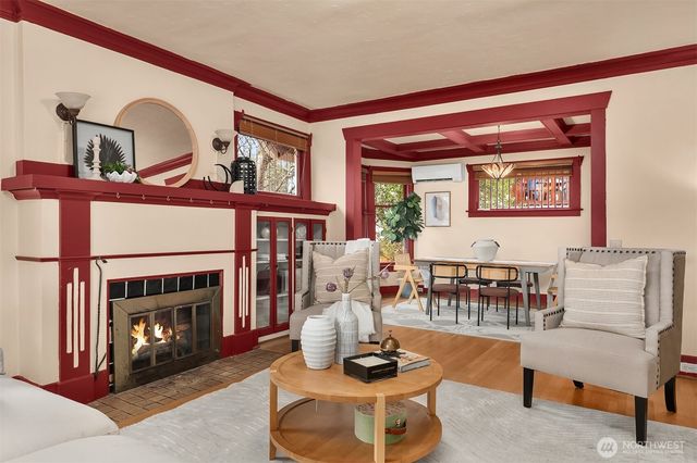 4511 1st Avenue NE, Seattle, WA 98105