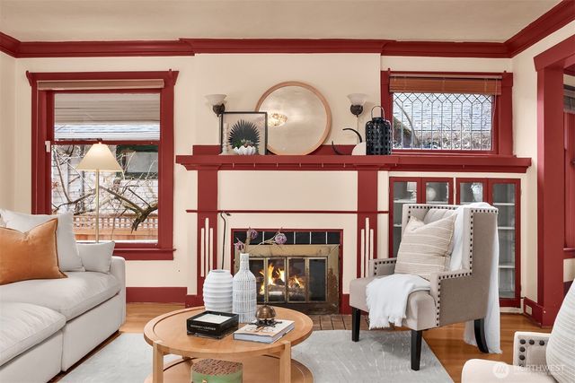 4511 1st Avenue NE, Seattle, WA 98105