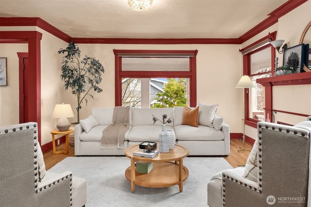 4511 1st Avenue NE, Seattle, WA 98105