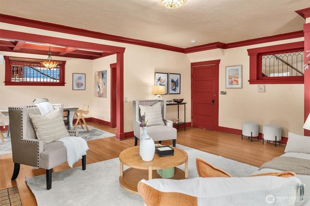 4511 1st Avenue NE, Seattle, WA 98105